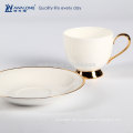 Reine weiße isolierte und klassische Porzellan Fine Bone China Kaffeetasse und Untertasse Set